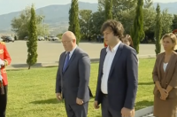 ირაკლი კობახიძემ აგვისტოს ომში დაღუპულ გმირთა მემორიალი გვირგვინით შეამკო
