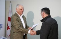 დევნილთა სამინისტრომ 40 დევნილ ოჯახს ვაზიანში ბინები გადასცა