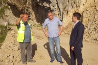 ონის მერის მოვალეობის შემსრულებელი იმ კომპანიის წარმომადგენლებს შეხვდა, რომელიც საჩხერე-რაჭის დამაკავშირებელ გზას აშენებს