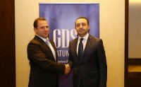 ირაკლი ღარიბაშვილი სომხეთის თავდაცვის მინისტრს შეხვდა ირაკლი ღარიბაშვილი სომხეთის თავდაცვის მინისტრს შეხვდა