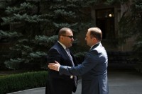 გივი მიქანაძემ და სომხეთის ეროვნული ასამბლეის აპარატის უფროსმა ორი ქვეყნის საკანონმდებლო ორგანოებს შორის ურთიერთობების გაღრმავების საკითხები განიხილეს
