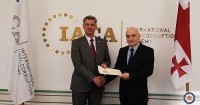 დავით დონდუამ საერთაშორისო ანტიკორუფციული აკადემიის აღმასრულებელ მდივანს რწმუნებათა სიგელები გადასცა