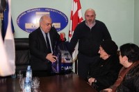 ვახტანგ ყოლბაიამ აფხაზეთის ომში დაღუპული მეომრების მშობლებსა და ომის ვეტერანებს უმასპინძლა