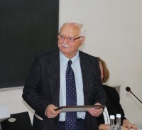 ქართველოლოგიის დარგში შესრულებული მნიშვნელოვანი ნაშრომისთვის ზურაბ ჭუმბურიძე გოგებაშვილის პრემიით დაჯილდოვდა  ქართველოლოგიის დარგში შესრულებული მნიშვნელოვანი ნაშრომისთვის ზურაბ ჭუმბურიძე გოგებაშვილის პრემიით დაჯილდოვდა