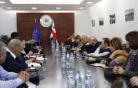 გარემოს დაცვისა და სოფლის მეურნეობის სამინისტროში პლასტიკისა და ბიოდეგრადირებადი პარკების თემაზე შეხვედრა გაიმართა