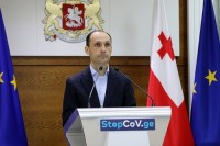 ლევან დავითაშვილი: იმ შემთვევაში, თუ აგრარული ბაზრები გაითვალისწინებენ რეკომენდაციებს და დაიცავენ სტანდარტებს, რომლებიც სურსათის ეროვნული სააგენტოს მიერ არის დამტკიცებული, მაშინ ისინი ფუნქციონირებას შეძლებენ, ძირითადად, საბითუმო პატფორმის ფორმატში