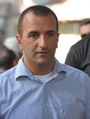 არჩილ გეგენავა ზაზა პაპუაშვილს გამარჯვებას ულოცავს