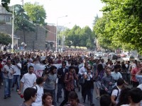 სტუდენტები და სპორტსმენები მთავრობის კანცელარიისკენ დაიძვრნენ