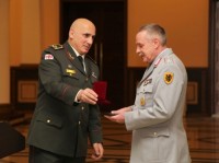 ვიცე-პოლკოვნიკი არმინ დაუმილერი მედლით „გენერალი კვინიტაძე“ დაჯილდოვდა  ვიცე-პოლკოვნიკი არმინ დაუმილერი მედლით „გენერალი კვინიტაძე“ დაჯილდოვდა
