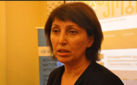 თამარ კინწურაშვილი თავისი ორგანიზაციის მიერ ჩატარებულ კვლევის დეტალებს განმარტავს
