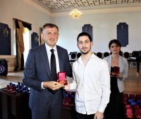   ზურაბ პატარაძემ ოქროს მედალოსანი მოსაწავლეები დააჯილდოვა