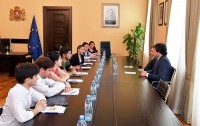 ირაკლი კობახიძე ახალგაზრდული პარლამენტის წევრებს შეხვდა