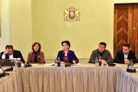 ეკა ბესელია და გედევან ფოფხაძე სასამართლო რეფორმის პროექტთან დაკავშირებით საერთაშორისო ორგანიზაციების, პროფესიული გაერთიანებებისა და არასამთავრობო ორგანიზაციების წარმომადგენლებს შეხვდნენ