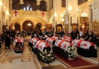 რუსლან აბაშიძე დიღმის ძმათა სასაფლაოზე აფხაზეთიდან გადმოსვენებული სამხედრო პირების დაკრძალვის ცერემონიალს დაესწრო