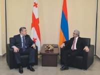 "ng.ru" (რუსეთი): სომხეთის დროშები წინასაახალწლო თბილისის ქუჩებში; სერჟ სარგსიანის ვიზიტის მიზანი 