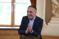 მიხეილ ბატიაშვილმა აბიტურიენტებს ერთიანი ეროვნული გამოცდების დაწყება მიულოცა და წარმატებები უსურვა
