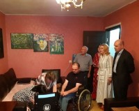 აფხაზეთიდან დევნილ შშმ პირებს ეტლები გადაეცათ