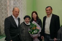 სენაკის მერიის წარმომადგენლებმა უხუცეს ჟურნალისტებს სამახსოვრო საჩუქრები გადასცეს