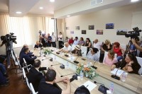 ნათია თურნავა ქუთაისსა და იმერეთის მხარეში მცირე სასტუმროებისა და საოჯახო სასტუმრო სახლების მესაკუთრეებს ხვდება