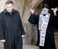 მეუფე კალისტრატე ბაგრატის ტაძრის აღდგენისთვის სააკაშვილს მადლობას უხდის მეუფე კალისტრატე ბაგრატის ტაძრის აღდგენისთვის სააკაშვილს მადლობას უხდის