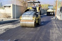 თიანეთის გზატკეცილიდან მაისურაძის I შესახვევამდე გზის საფარი ეწყობა