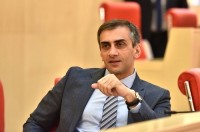 გიორგი კახიანი: მიხეილ სააკაშვილმა გუშინდელი განცხადებით კიდევ ერთხელ დაადასტურა ის, რომ „ნაციონალური მოძრაობა“ ხელისუფლებაში დაბრუნების ერთადერთ გზად რევოლუციას და ხელისუფლების დამხობას ხედავს