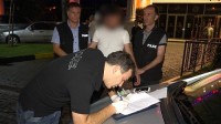 პოლიციამ ბათუმში ნარკორეალიზატორი დააკავა პოლიციამ ბათუმში ნარკორეალიზატორი დააკავა