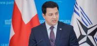 არჩილ თალაკვაძე:  ელჩების  ერთობლივ განცხადებაში ჩანს,  რომ  დამოუკიდებელი და მიუკერძოებელი მართლმსაჯულება არის გრძელვადიანი ამოცანა, შესაბამისად ის საარჩევნო სისტემის კენჭისყრაზე ვერ იქნება დამოკიდებული