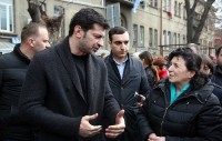 კახა კალაძე სავაჭრო ცენტრ "ქალაქის გულის" ადმინისტრაციასა და ხანძრის შედეგად დაზარალებულ მოვაჭრეებს შეხვდა