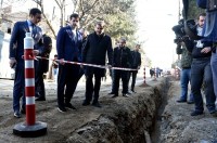 კახა კალაძე გუჯარეთის ქუჩაზე მიმდინარე სარეაბილიტაციო სამუშაოებს გაეცნო