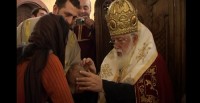 პატრიარქი აფხაზებს და ლაზებს მონათლავს
