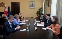 არჩილ თალაკვაძე საქართველოში გაეროს მუდმივ კოორდინატორს და გაეროს განვითარების პროგრამის (UNDP) მუდმივ წარმომადგენელს, ლუიზა ვინტონს შეხვდა