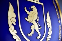 საგამოძიებო სამსახურმა დიდი ოდენობით სხვისი ქონების მოტყუებით დაუფლების ფაქტზე ბრალდებულის სახით სამი პირი პასუხისგებაში მისცა