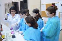 გარემოს დაცვისა და სოფლის მეურნეობის სამინისტროს ლაბორატორიაში მოსწავლეები წყლის ანალიზის პროცესს გაეცნენ