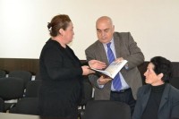 ვახტანგ ყოლბაია სამეგრელოს რეგიონში მცხოვრებ აფხაზეთის ომში დაღუპული მეომრების ოჯახის წევრებს შეხვდა