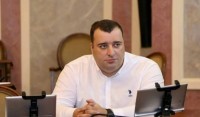  რატი იონათამიშვილი: თუ გვსურს, რომ კოვიდ 19-ის გავრცელების რისკები რაც შეიძლება, მალე დასრულდეს, აუცილებლად უნდა დავიცვათ უსაფრთხოების ყველა ზომა - მათ შორის, პირბადესთან დაკავშირებით