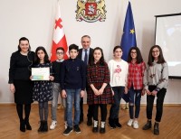  მიხეილ ბატიაშვილმა კონკურსში გამარჯვებული მოსწავლეები დააჯილდოვა