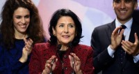 «Daily Sabah» (თურქეთი): მაშინ, როცა სირიის ომის გამო თურქეთი ზარალდება, საქართველო აგრძელებს სწრაფვას, რათა სტაბილური დემოკრატიისა და მზარდი საბაზრო ეკონომიკის მქონე ქვეყანა გახდეს